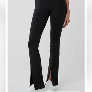 Airbrush High-Waist Flutter Legging